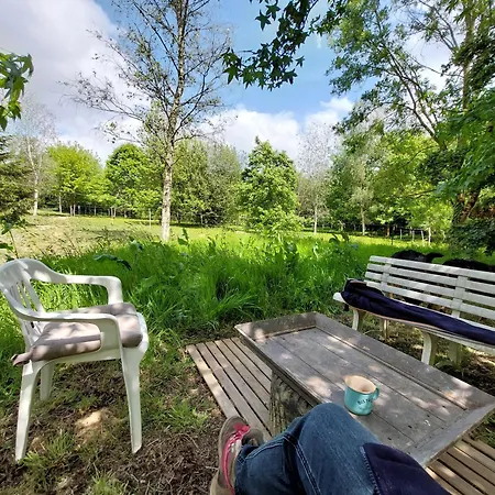 Escapade Nature A Deux Dans Un Cosy Borde D'un Parc Arbore