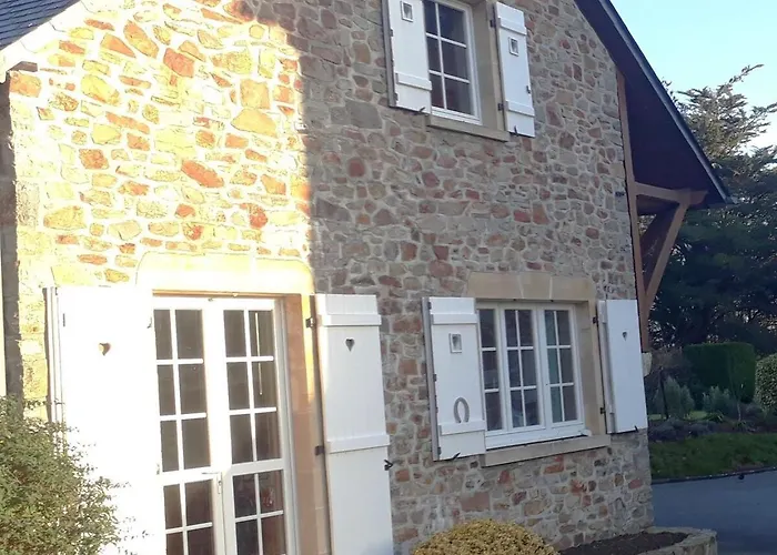 Escapade Nature A Deux Dans Un Cosy Borde D'un Parc Arbore Tatil Evi Saint-Sauveur-le-Vicomte